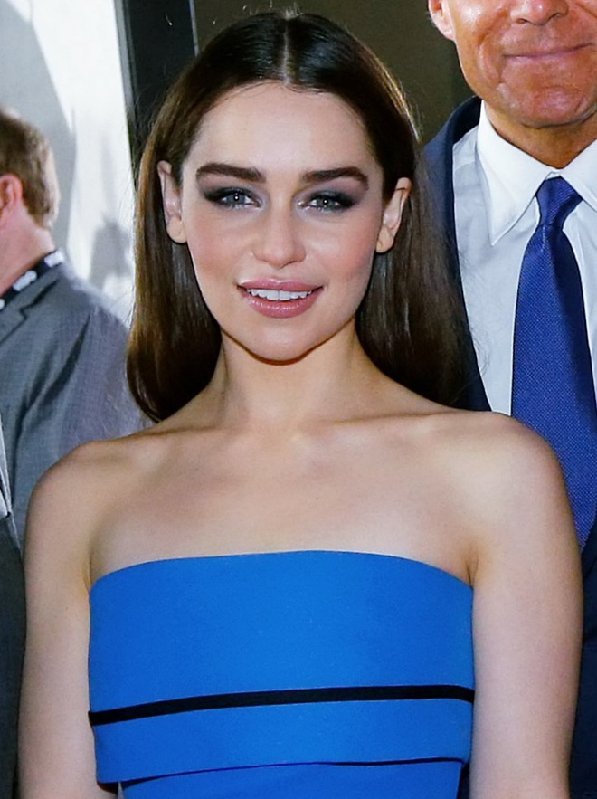 Hành trình Mẹ Rồng Emilia Clarke khi từ mỹ nhân lộ ngực gây sốc thành nữ hoàng rom-com mới - Ảnh 10.