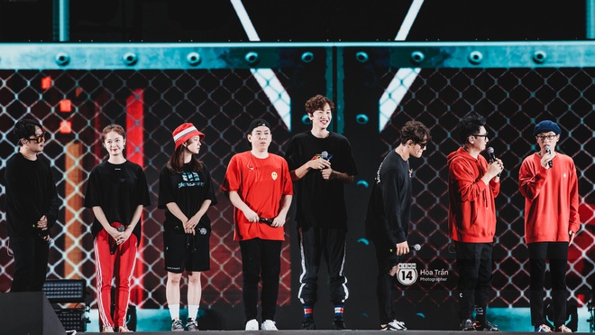 Cứ mỗi mùa fanmeeting Running Man, fan lại được dịp mãn nhãn với sự quyến rũ chết người của Song Ji Hyo - Ảnh 1.