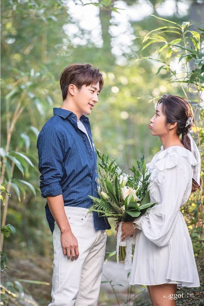 H&eacute; lộ ảnh cưới em trai Kim Tae Hee với VĐV nh&agrave; YG: Ch&uacute; rể đ&atilde; so&aacute;i, nhan sắc c&ocirc; d&acirc;u c&ograve;n g&acirc;y bất ngờ hơn - Ảnh 10.