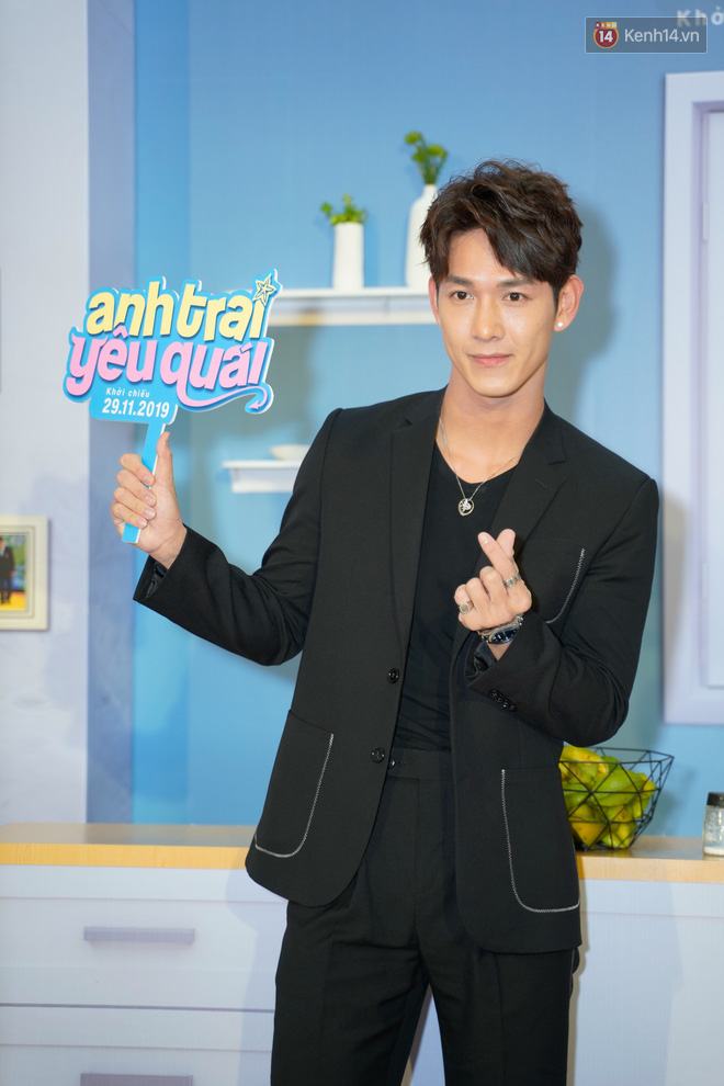 Ngọc Trinh tươi tắn giữa họp b&aacute;o Anh Trai Y&ecirc;u Qu&aacute;i nhưng kh&ocirc;ng ăn thua trước bộ c&aacute;nh lấp l&aacute;nh kim sa của Hải Triều - Ảnh 17.