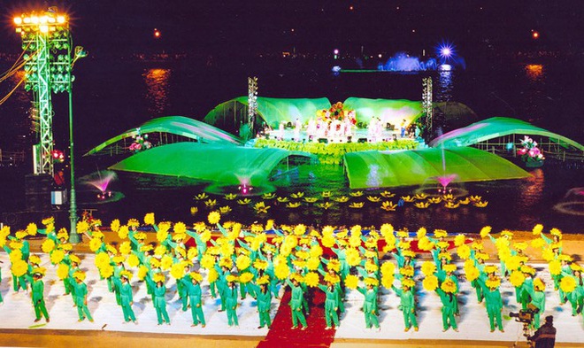 Cho học sinh toàn thành phố Đà Lạt nghỉ học để khai mạc Festival hoa - Ảnh 1.