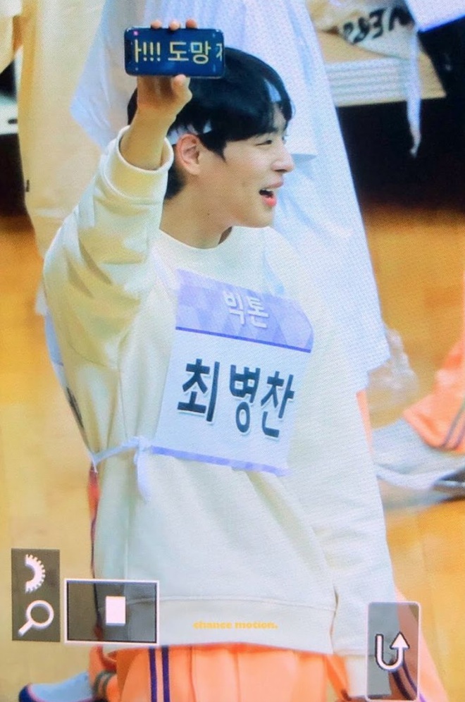 Pha đáng yêu cực mạnh đến từ Choi Byungchan (VICTON): Giơ điện thoại giục fan Về nhanh, đừng đợi anh, kẻo muộn! - Ảnh 3.