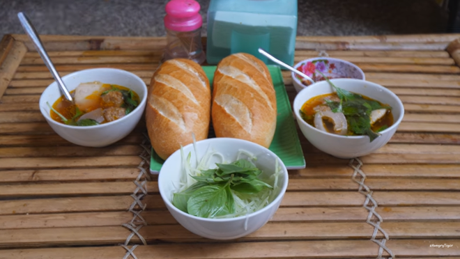 Youtuber người nước ngoài gợi ý top 5 bánh mì gây nghiện tại Sài Gòn với giá chỉ 1 USD - Ảnh 5.