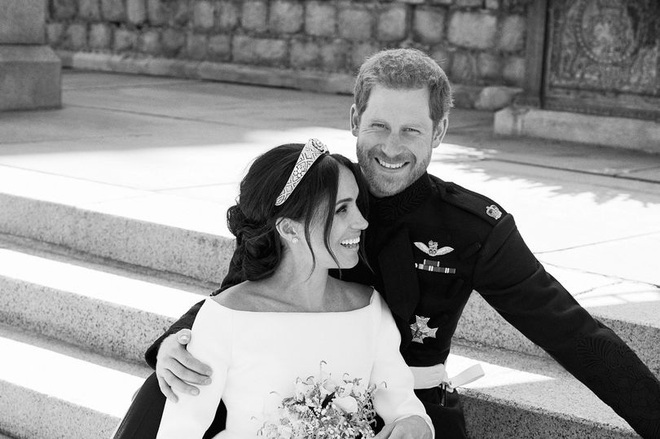 Nhiếp ảnh gia đám cưới của Hoàng tử Harry và nữ Công tước Meghan Markle tiết lộ những quy định khắt khe của hoàng gia về ảnh của cặp đôi này - Ảnh 1.