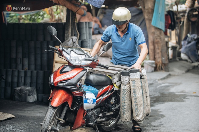 Các cơ sở sản xuất than tổ ong lặng lẽ trước lệnh khai tử: Xoá bếp tổ ong là giữ gìn sức khoẻ, là cứu tất cả mọi người - Ảnh 10.