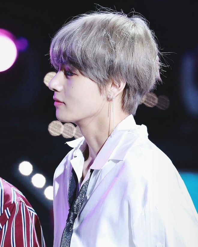 2 nam idol sở hữu sống mũi hiếm c&oacute; kh&oacute; gặp trong Kpop: Hết như ho&agrave;ng tử truyện tranh lại được so với Leonardo DiCaprio - Ảnh 4.