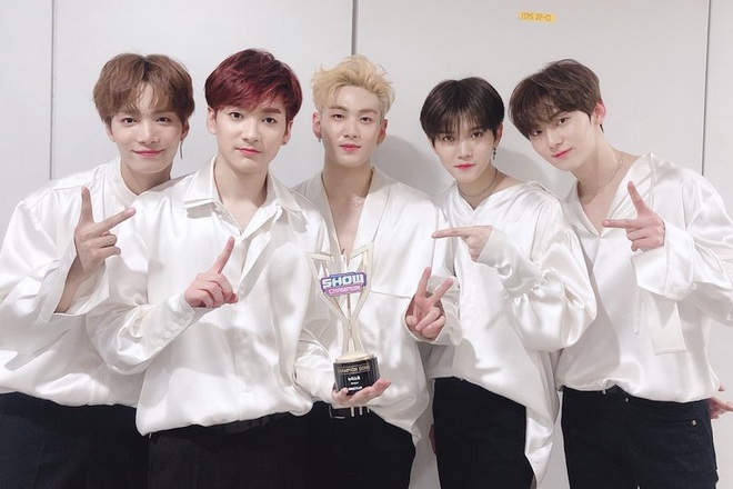 Danh sách loạt idol Kpop đạt first win trong năm 2019: Nhanh nhất là 5 ngày nhưng lâu nhất phải đợi 7 năm, The Show thì phát cúp như... từ thiện - Ảnh 20.