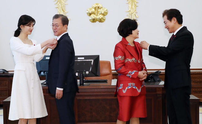 Dàn sao Hàn hiếm hoi dự sự kiện bên Tổng thống: Song Song và Yoona - Suzy mê hồn dù giản dị, BTS đúng là khác biệt! - Ảnh 18.
