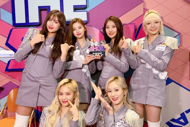 Danh s&aacute;ch loạt idol Kpop đạt first win trong năm 2019: Nhanh nhất l&agrave; 5 ng&agrave;y nhưng l&acirc;u nhất phải đợi 7 năm, The Show th&igrave; ph&aacute;t c&uacute;p như... từ thiện - Ảnh 36.