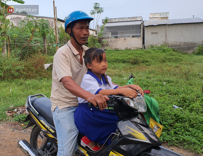 Mẹ đột ngột qua đời, 5 đứa trẻ côi cút đứng cạnh bàn thờ và câu hỏi nhói lòng: &quot;Sao mẹ ngồi trên đó mà không xuống chơi với con&quot; - Ảnh 9.