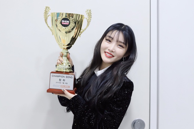 Danh sách loạt idol Kpop đạt first win trong năm 2019: Nhanh nhất là 5 ngày nhưng lâu nhất phải đợi 7 năm, The Show thì phát cúp như... từ thiện - Ảnh 1.