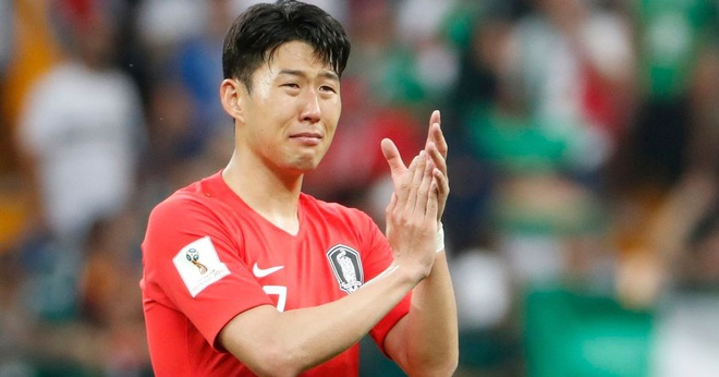 Dân mạng phê phán Son Heung-min dùng nước mắt giả tạo để mua chuộc sự đồng cảm, nhưng anh này là một gã mít ướt chính hiệu: 5 lần cầu thủ hay nhất châu Á khóc ngất trên sân cỏ - Ảnh 6.