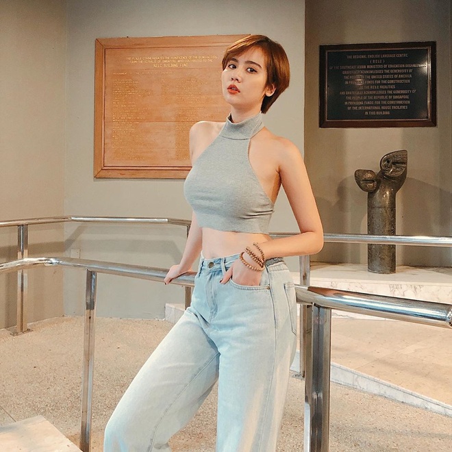 Street style sao Việt: Huyền Lizzie - Sĩ Thanh dẫn đầu bảng nhờ combo crop top - jeans xanh vừa cá tính lại hết sức sexy - Ảnh 10.