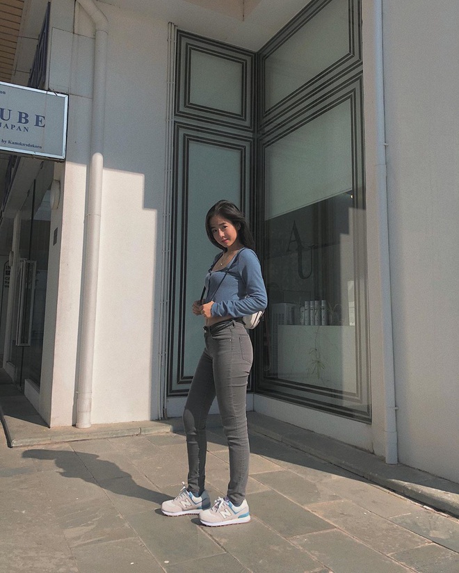 Street style sao Việt: Huyền Lizzie - Sĩ Thanh dẫn đầu bảng nhờ combo crop top - jeans xanh vừa cá tính lại hết sức sexy - Ảnh 15.