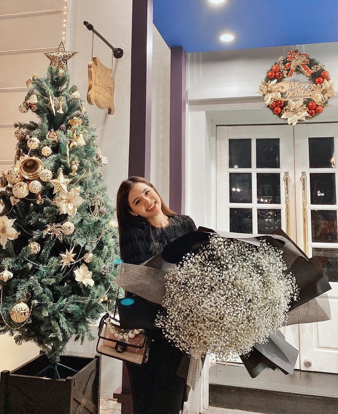 Hội g&aacute;i xinh đọ sắc tr&ecirc;n đường đua ho&aacute; th&acirc;n th&agrave;nh &ldquo;b&agrave; gi&agrave; Noel&rdquo;, ai c&oacute; đ&ocirc;i c&oacute; cặp th&igrave; tranh thủ khoe qu&agrave; - Ảnh 7.