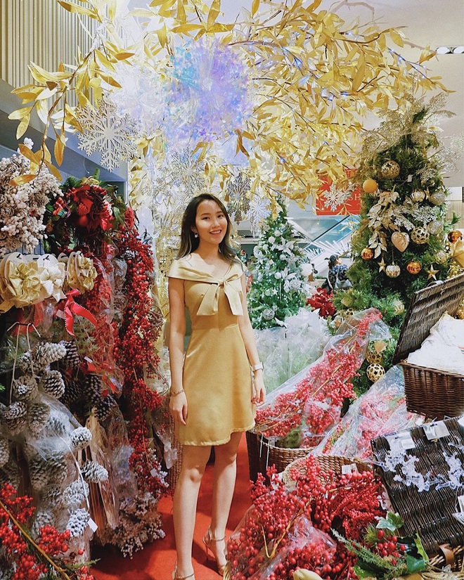 Hội g&aacute;i xinh đọ sắc tr&ecirc;n đường đua ho&aacute; th&acirc;n th&agrave;nh &ldquo;b&agrave; gi&agrave; Noel&rdquo;, ai c&oacute; đ&ocirc;i c&oacute; cặp th&igrave; tranh thủ khoe qu&agrave; - Ảnh 3.