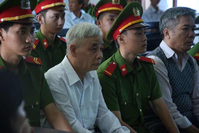 Cựu Chánh án TAND tỉnh Phú Yên cùng 3 thuộc cấp hầu tòa vì cáo buộc tham ô - Ảnh 1.