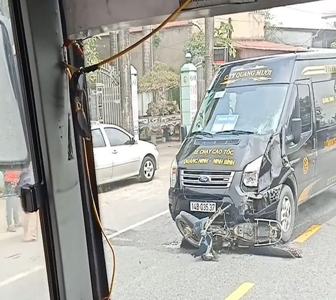 Nam Định: Xe Limousine va chạm kéo lê xe máy hàng chục mét, 1 người tử vong, 1 người nguy kịch  - Ảnh 1.