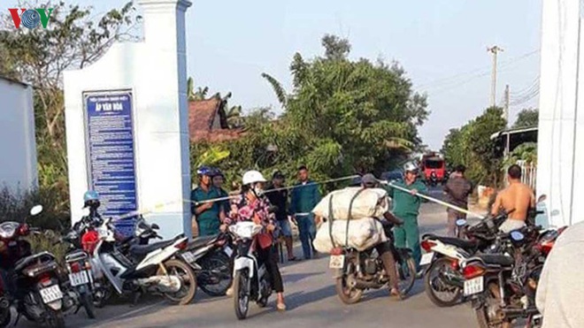 &Ocirc; t&ocirc; 5 chỗ lao thẳng xuống s&ocirc;ng khi qua ph&agrave;, một người tử vong - Ảnh 1.