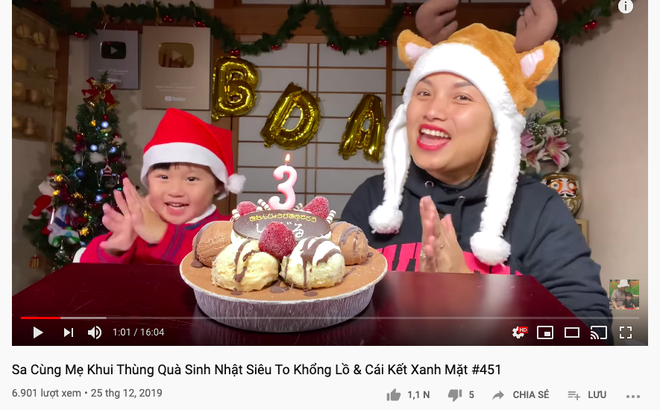 Được mẹ Quỳnh khui hộp quà bí mật “siêu to khổng lồ” tặng sinh nhật, bé Sa khoái chí cười vui nhưng phút cuối lại… sợ xanh mặt! - Ảnh 1.