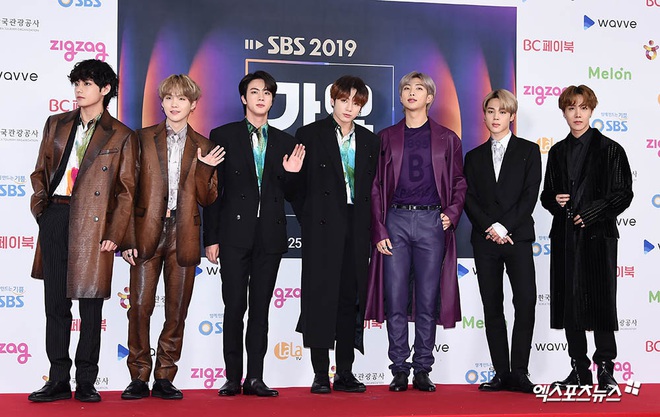 Siêu thảm đỏ SBS Gayo Daejun: BTS và GOT7 lồng lộn, TWICE và GFriend lột xác sexy, MAMAMOO xòe giữa quân đoàn idol - Ảnh 1.