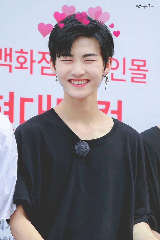 Nam idol v&ocirc; danh bỗng l&ecirc;n top t&igrave;m kiếm ngay khi lập Instagram chỉ nhờ m&agrave;n cởi trần khoe trọn body 6 m&uacute;i n&oacute;ng bỏng - Ảnh 7.