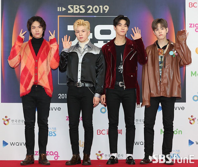 Siêu thảm đỏ SBS Gayo Daejun: BTS và GOT7 lồng lộn, TWICE và GFriend lột xác sexy, MAMAMOO xòe giữa quân đoàn idol - Ảnh 36.