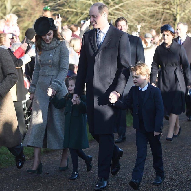 C&ocirc;ng nương Kate Middleton chiếm s&oacute;ng của chồng con khi diện trang phục kh&aacute;c biệt, nhưng h&oacute;a ra lại c&oacute; chi tiết v&ocirc; c&ugrave;ng tinh tế - Ảnh 1.