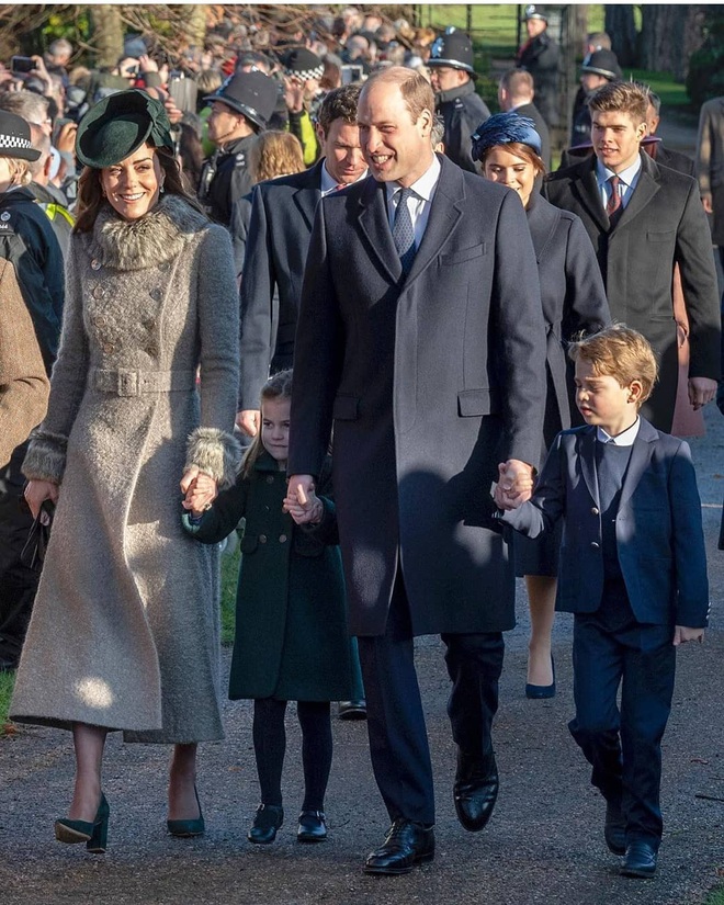 C&ocirc;ng nương Kate Middleton chiếm s&oacute;ng của chồng con khi diện trang phục kh&aacute;c biệt, nhưng h&oacute;a ra lại c&oacute; chi tiết v&ocirc; c&ugrave;ng tinh tế - Ảnh 2.