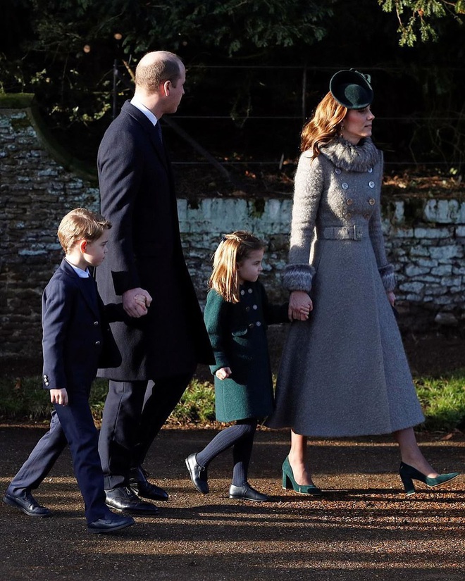C&ocirc;ng nương Kate Middleton chiếm s&oacute;ng của chồng con khi diện trang phục kh&aacute;c biệt, nhưng h&oacute;a ra lại c&oacute; chi tiết v&ocirc; c&ugrave;ng tinh tế - Ảnh 3.