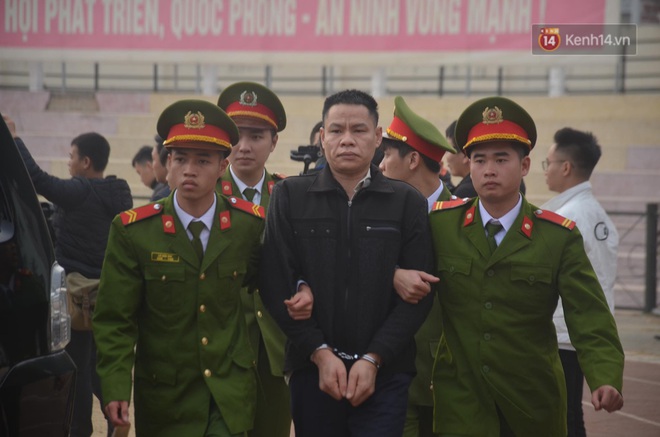 Xét xử thảm án nữ sinh giao gà: Bùi Thị Kim Thu run lẩy bẩy đứng trước vành móng ngựa, liên tục kêu oan - Ảnh 7.