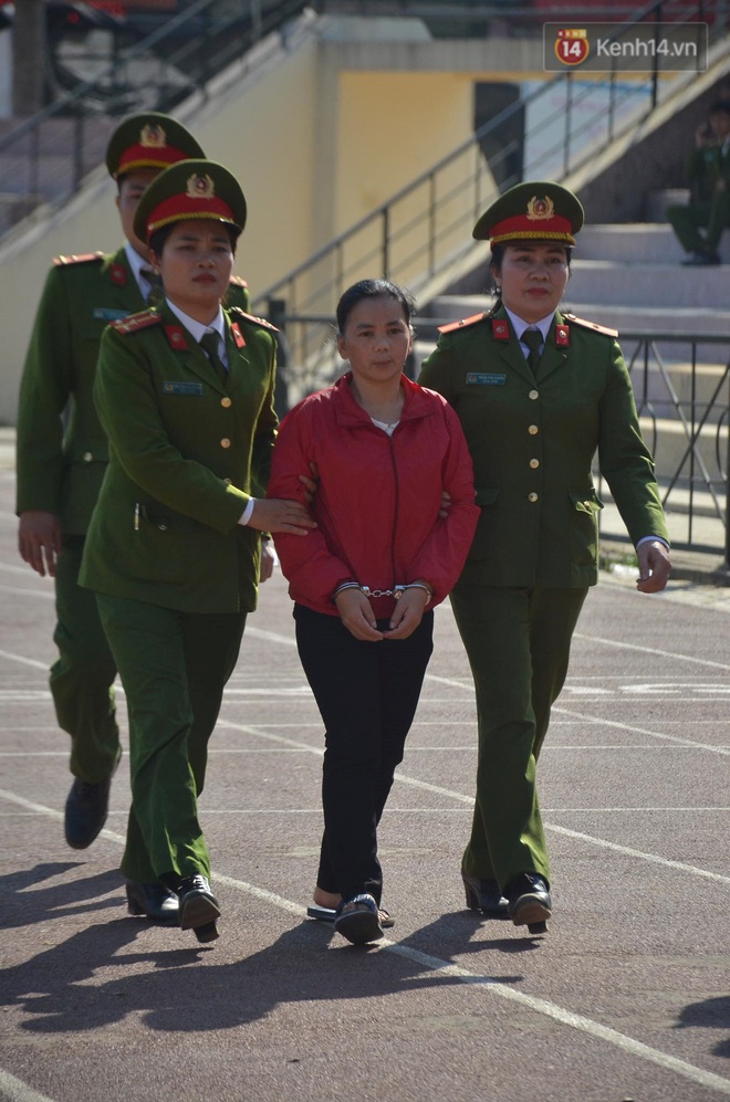 Bùi Văn Công nói không động đến sợi lông chân của Duyên, đồng bọn Phạm Văn Nhiệm lại khẳng định Công chính là người hiếp dâm nạn nhân đầu tiên - Ảnh 1.