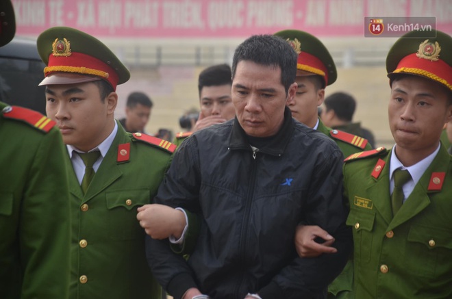 Xét xử thảm án nữ sinh giao gà: Bùi Thị Kim Thu run lẩy bẩy đứng trước vành móng ngựa, liên tục kêu oan - Ảnh 14.