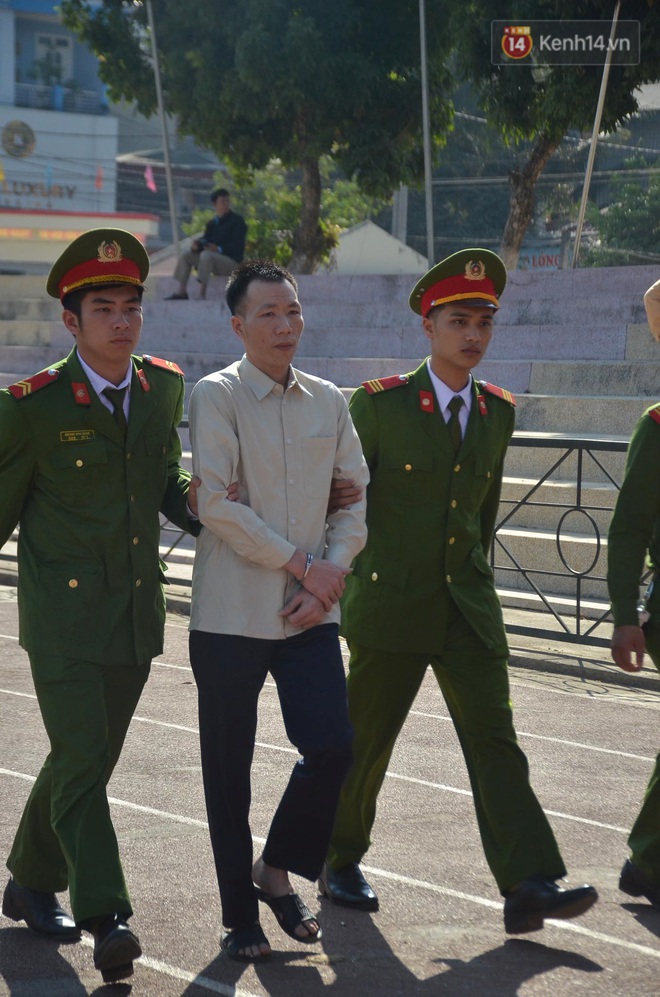 Bùi Văn Công nói không động đến sợi lông chân của Duyên, đồng bọn Phạm Văn Nhiệm lại khẳng định Công chính là người hiếp dâm nạn nhân đầu tiên - Ảnh 5.