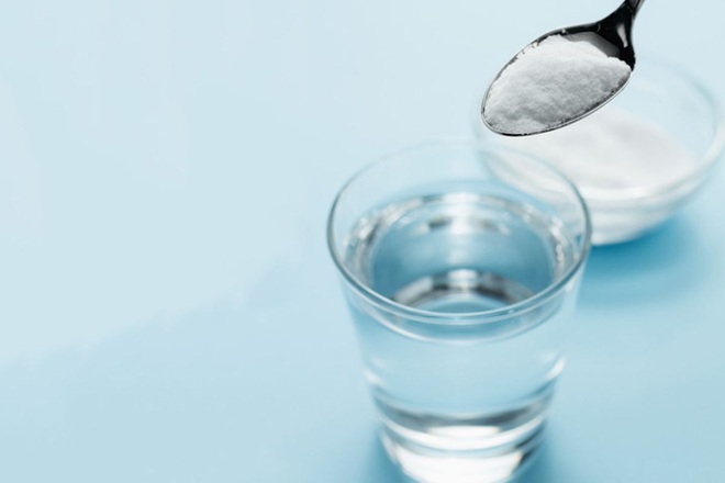 Nước muối, thức uống đơn giản mà lại mang đến nhiều lợi ích bất ngờ cho sức khỏe nữ giới - Ảnh 1.
