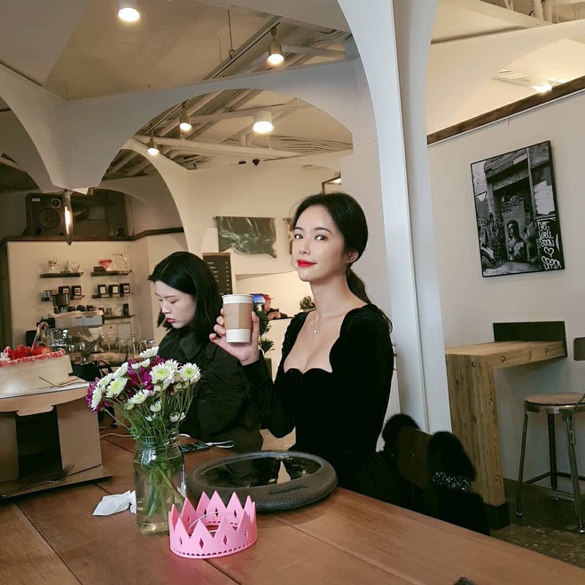 Đụng váy với Hwang Jung Eum: Suzy đẹp nhưng độ quý phái và nóng bỏng vẫn chưa là gì so với bà mẹ bỉm sữa  - Ảnh 3.