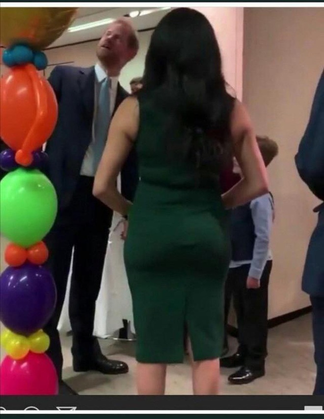 Năm 2019 Meghan Markle chi 6,7 tỉ mua quần &aacute;o, tiết kiệm 1/2 so với năm ngo&aacute;i nhưng vẫn c&oacute; bộ bị ch&ecirc; vừa đắt vừa xấu - Ảnh 8.