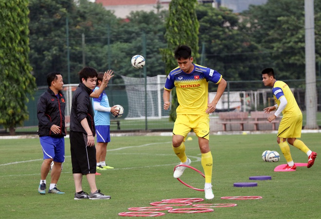 LĐBĐ Việt Nam bố trí 2 trợ lý ngôn ngữ riêng biệt cho ĐTQG & U23 Việt Nam - Ảnh 2.