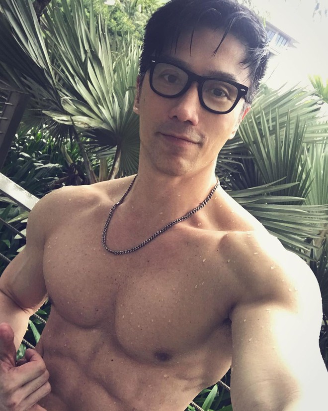 Mẫu nam bằng tuổi B&agrave; T&acirc;n Vlog khiến chị em ph&aacute;t sốt với body si&ecirc;u hot: Sugar daddy trong truyền thuyết l&agrave; đ&acirc;y chứ đ&acirc;u! - Ảnh 2.