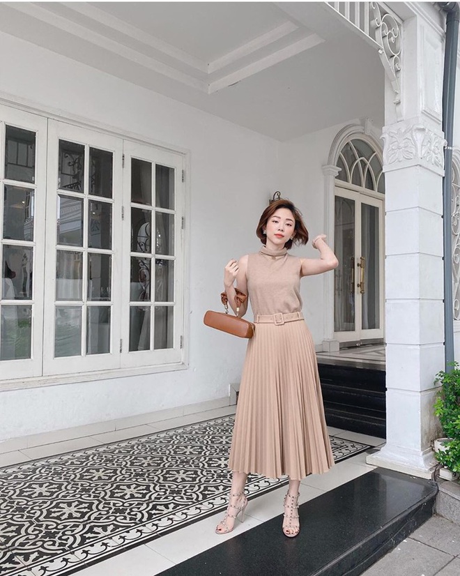T&oacute;c Ti&ecirc;n lại hở bạo, khoe v&ograve;ng 1 hững hờ v&agrave; eo con kiến: Đ&uacute;ng kiểu phụ nữ c&agrave;ng hạnh ph&uacute;c c&agrave;ng đẹp! - Ảnh 3.