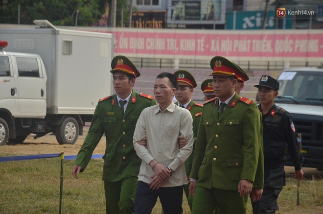 Được nói lời sau cùng, Vì Văn Toán và đồng bọn xin lỗi gia đình nữ sinh Duyên nhưng 3 bị cáo còn lại vẫn kêu không liên quan vụ này - Ảnh 7.