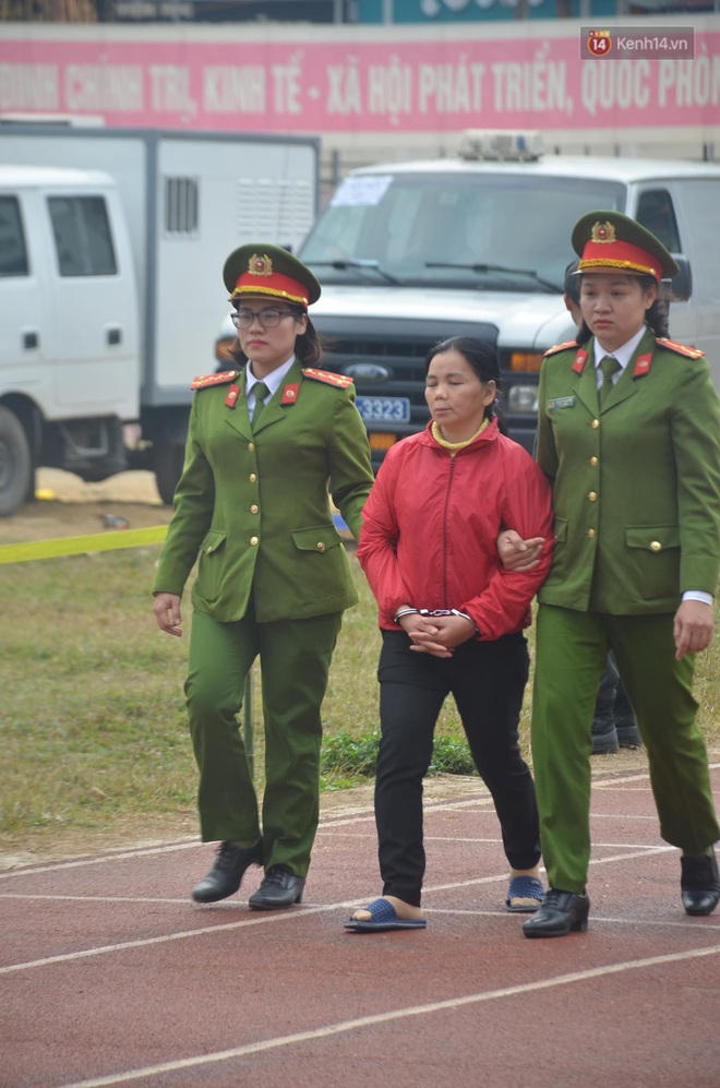 VKS đề nghị 6 án tử hình cho nhóm đối tượng sát hại nữ sinh giao gà, người dân theo dõi phiên tòa đồng loạt vỗ tay - Ảnh 5.