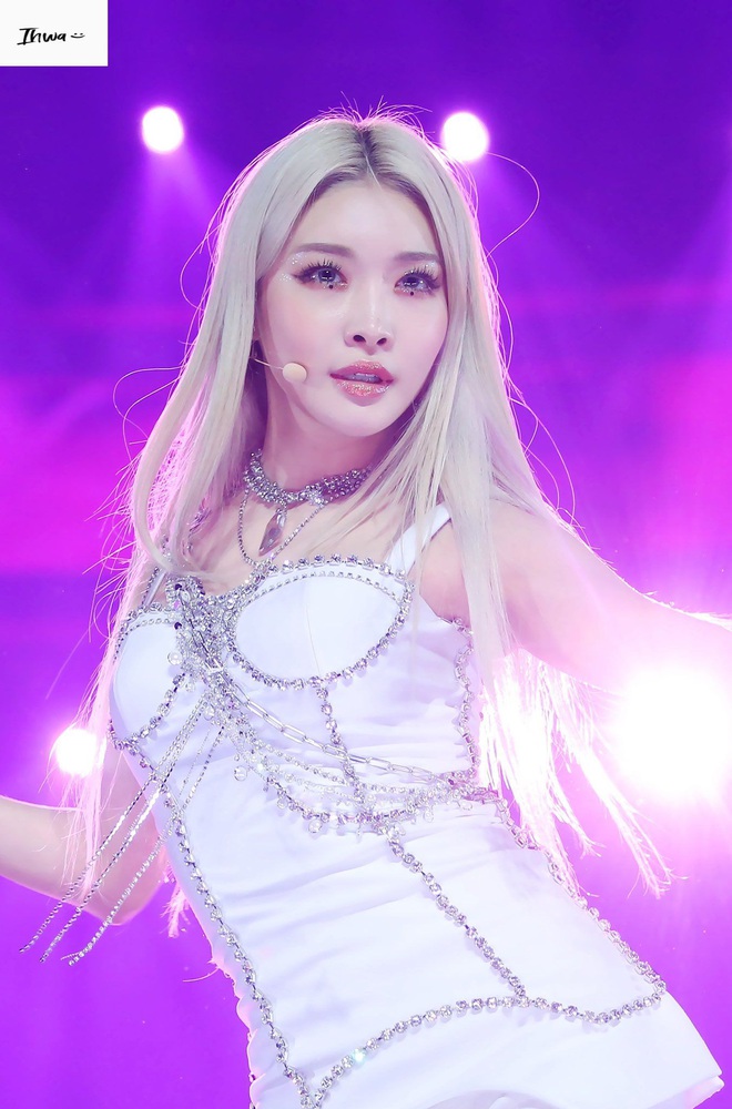 Biểu tượng sexy của Kpop gọi tên Hyuna, Hwasa (MAMAMOO) và loạt idol nữ: đều sở hữu body bức người, thần thái không chê vào đâu được - Ảnh 17.