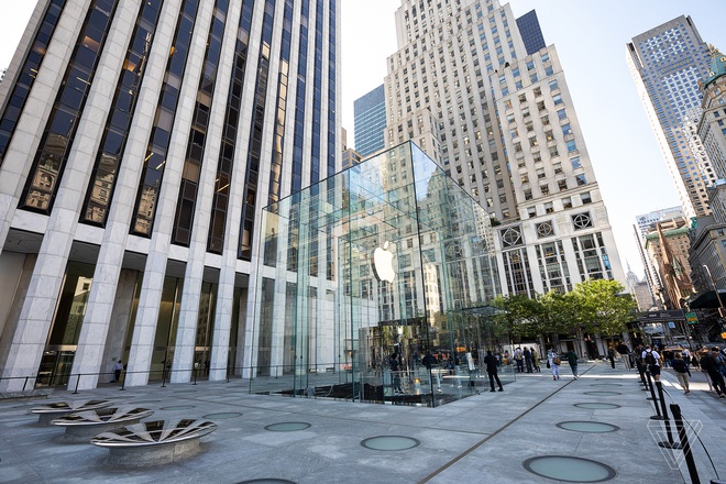 Vẻ đẹp gây nghiện của Apple Store chất nhất thế giới: Kiệt tác dưới lòng đất, hút khách hơn cả tượng Nữ thần Tự do - Ảnh 2.