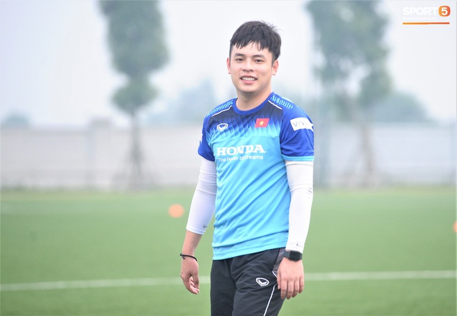 Profile khủng của trợ l&yacute; ng&ocirc;n ngữ HLV Park Hang-seo: Điển trai so&aacute;i ca, th&agrave;nh thạo 4 thứ tiếng, CEO trường H&agrave;n ngữ - Ảnh 6.