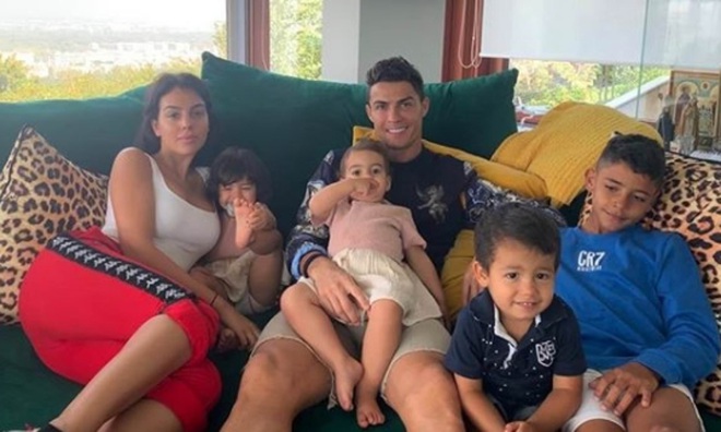 Bỏ ngo&agrave;i tai tin đồn nhắn tin với g&aacute;i lạ, Ronaldo khiến c&aacute;c fan tan chảy bằng c&acirc;u n&oacute;i ngọt ng&agrave;o d&agrave;nh cho c&ocirc; người y&ecirc;u n&oacute;ng bỏng - Ảnh 3.