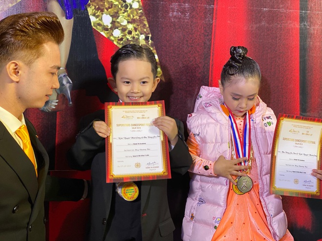 Mới 4 tuổi, con trai Khánh Thi - Phan Hiển đã xuất sắc giành 2 HCB dù lần đầu thi dance sport: Đúng là con nhà nòi! - Ảnh 6.