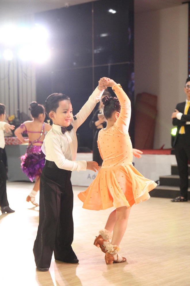 Mới 4 tuổi, con trai Khánh Thi - Phan Hiển đã xuất sắc giành 2 HCB dù lần đầu thi dance sport: Đúng là con nhà nòi! - Ảnh 3.