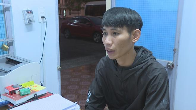 Tạm giữ đối tượng chống đối, đ&acirc;m li&ecirc;n tiếp 2 c&ocirc;ng an  - Ảnh 1.