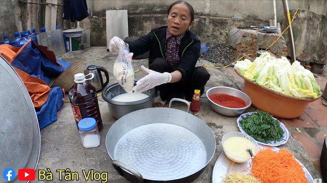 Làm vại kim chi siêu to khổng lồ, thiếu luôn một nguyên liệu quan trọng nhưng bà Tân Vlog vẫn thành công - Ảnh 4.